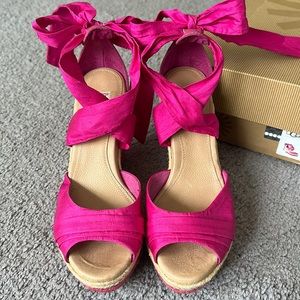 Ugg Wedges - Lucianna - Size 6.5 - Brand-new